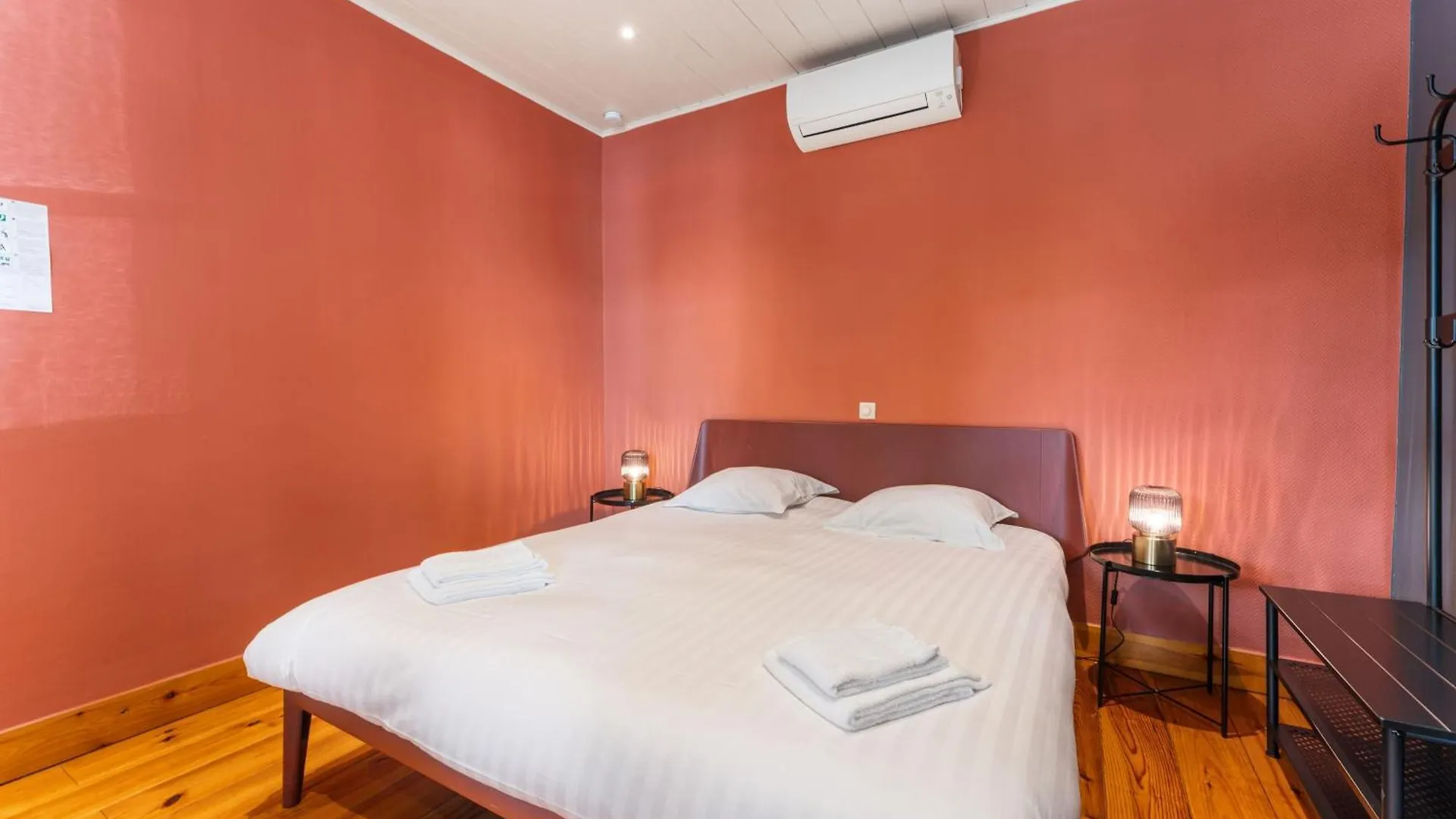 Lake Suites Bruges 3*,