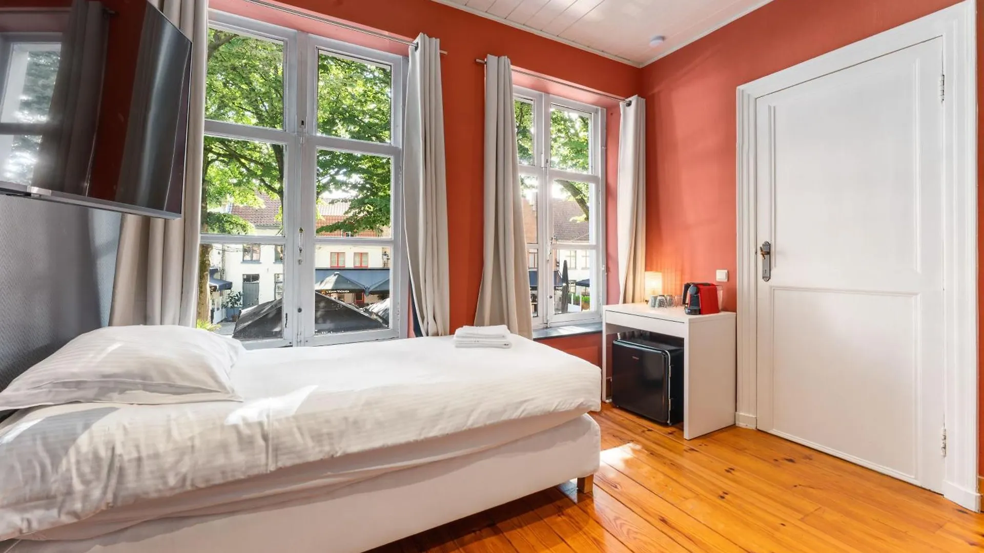 Lake Suites Bruges Bed & Breakfast