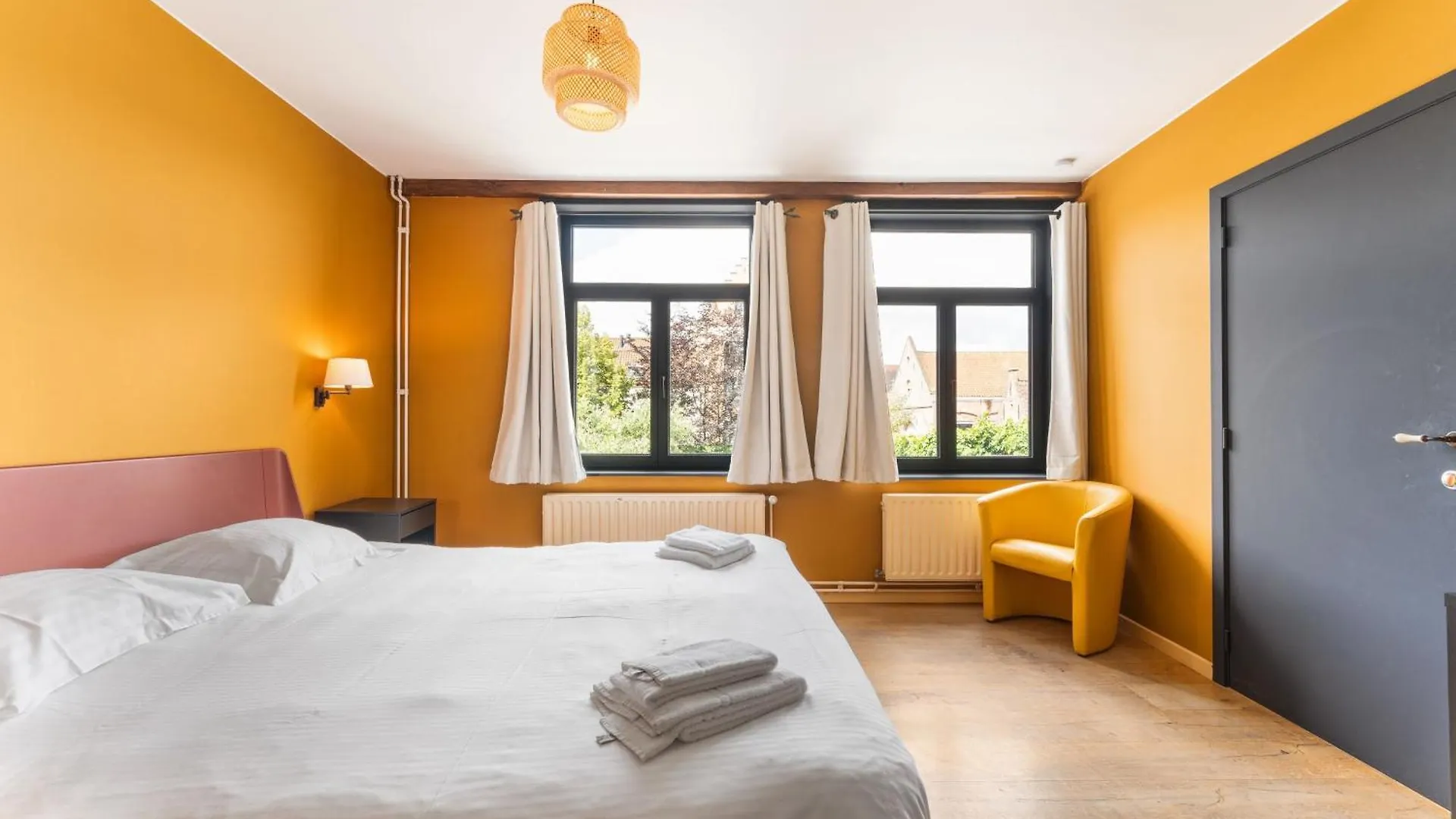 Lake Suites Bruges Bed & Breakfast