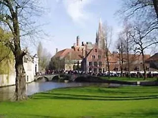 Lake Suites Bruges 3*,
