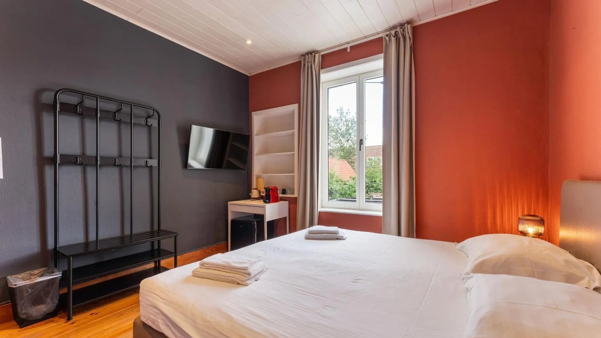 Lake Suites Brugia